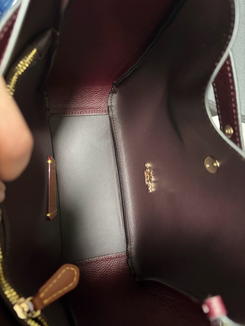 Coach Hadley Convertible Crossbody / Shoulder Bag in Burgundy/Merlot - Picture 14 of 15